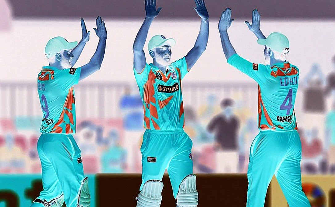 শূন্য গ্যালারির ট্রফি: এশিয়ার নারী ক্রিকেটের খোলা হিসাবের খাতা
