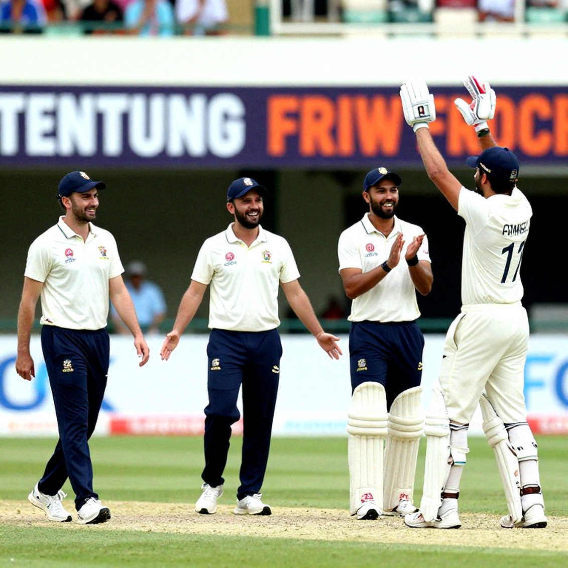 পাকিস্তান সফরে শ্রীলঙ্কার প্রথম দল ইসলামাবাদে পৌঁছেছে: স্পিন-নির্ভরতা, পেস-দুর্বলতা ও ছয় সপ্তাহের লোড-অডিট পাকিস্তান সফরে শ্রীলঙ্কার প্রথম দল ইসলামাবাদে পৌঁছেছে: স্পিন-নির্ভরতা, পেস-দুর্বলতা ও ছয় সপ্তাহের লোড-অডিট